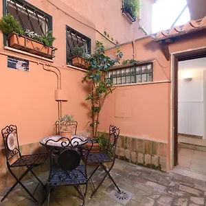  Apartment Lovely With Garden In Vatican Museums Trastevere Italy